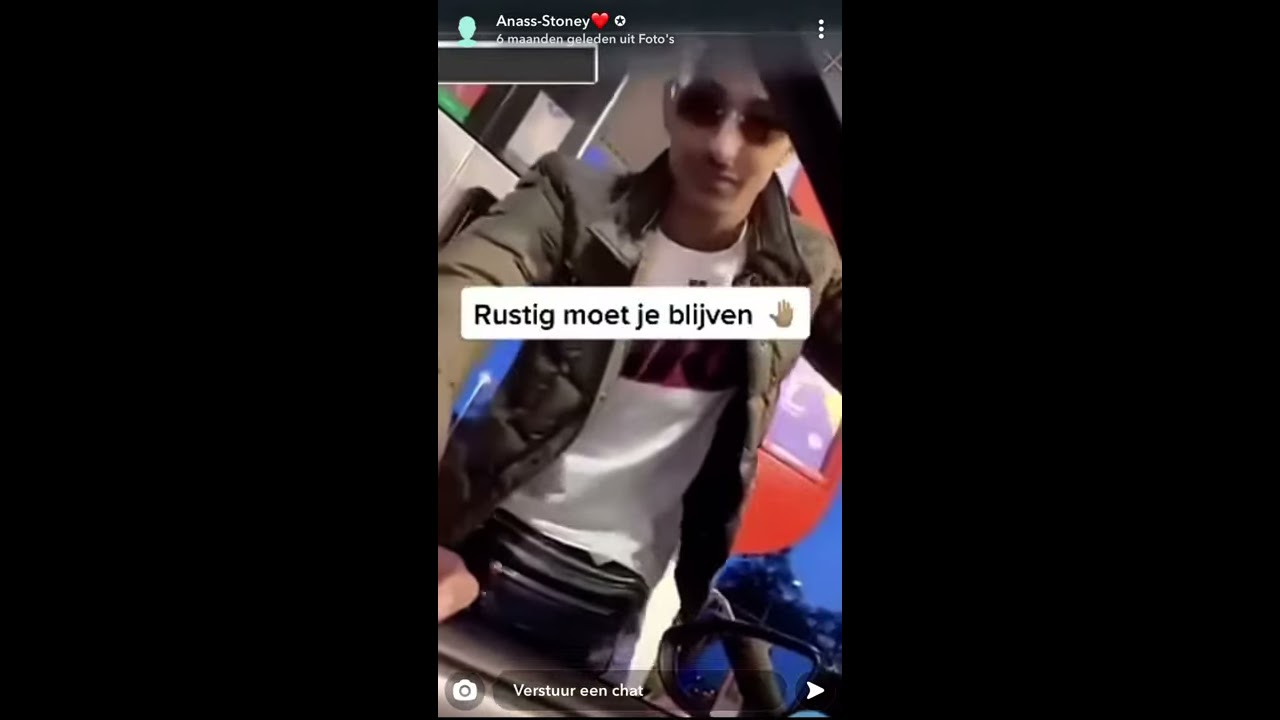 KA HELLA CASH ZEG DIE MANNEN DAT ZE RUSTIG MOETEN BLIJVEN 