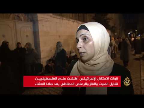 الاحتلال يهاجم المصلين عند باب الأسباط بالقدس