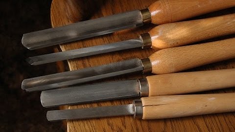 Sharpening lathe tools without a jig