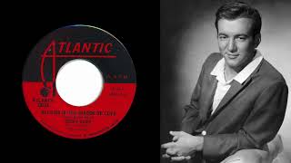 Bobby Darin - Walking In The Shadow Of Love
Bobby Darin (1936-1973) recorded this for Atlantic Records on March 22, 1966.
It takes time and money to create these videos and in many cases clean up these old recordings. This channel does not make money so any donations would be appreciated. You can donate via Venmo. My Venmo ID is: @David-Lobosco-2.
Thank you! Bobby Darin - Walking In The Shadow Of Love