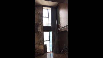 Công trình rèm vải mở ngang tự động cho cửa thông tầng cao 7m