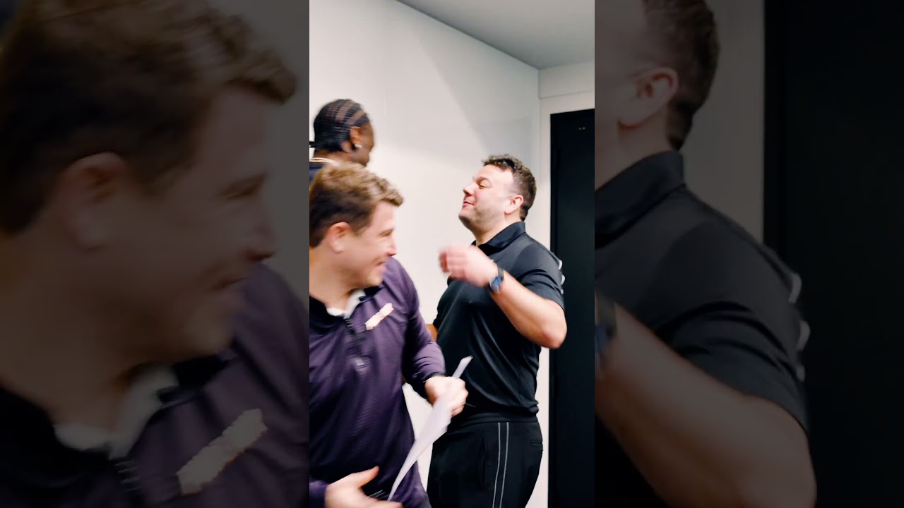 "Get that pen!" Mark makes it official! 🖊️ #shorts | Phoenix Suns