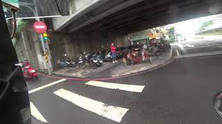 1081105幫救護車擋機車