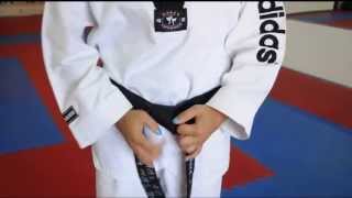How to tie a martial arts belt