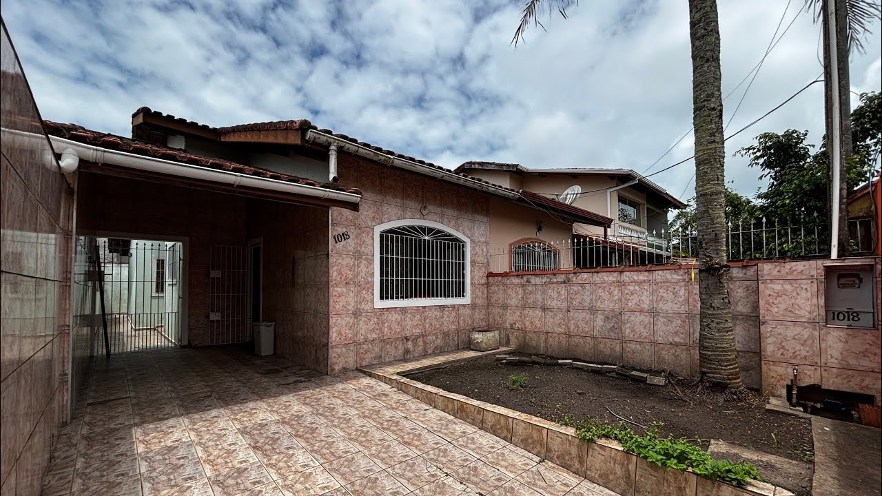 Linda casa a 800 metros da Praia de Peruíbe em excelente localização presente de Natal