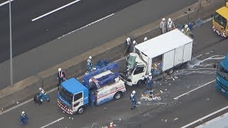3台絡む事故で1人死亡 阪神高速、牛乳散乱