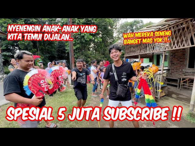 Spesial 5 juta subscribe !! BAGI-BAGI MAINAN KE ANAK-ANAK YANG KITA TEMUI DIJALAN class=