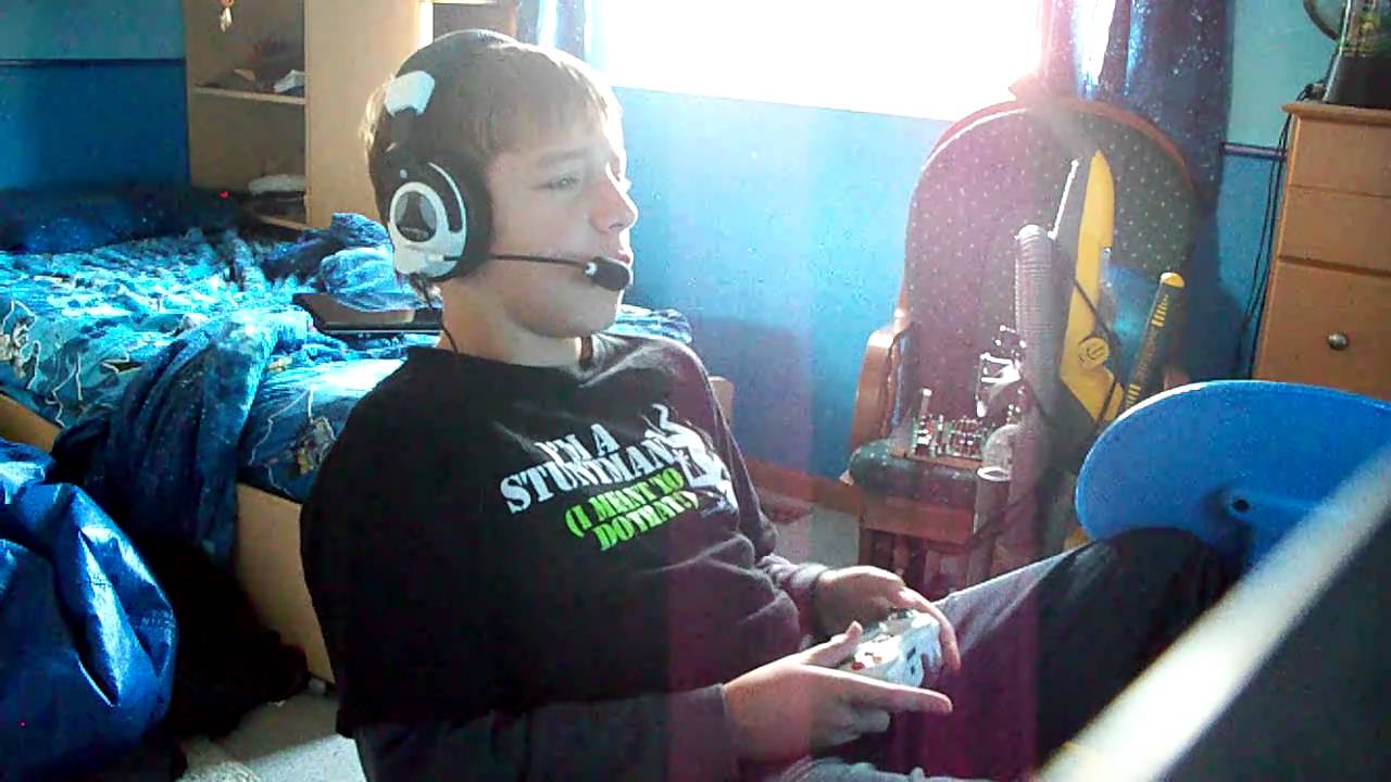 Kid destroys Xbox 360 over Black ops