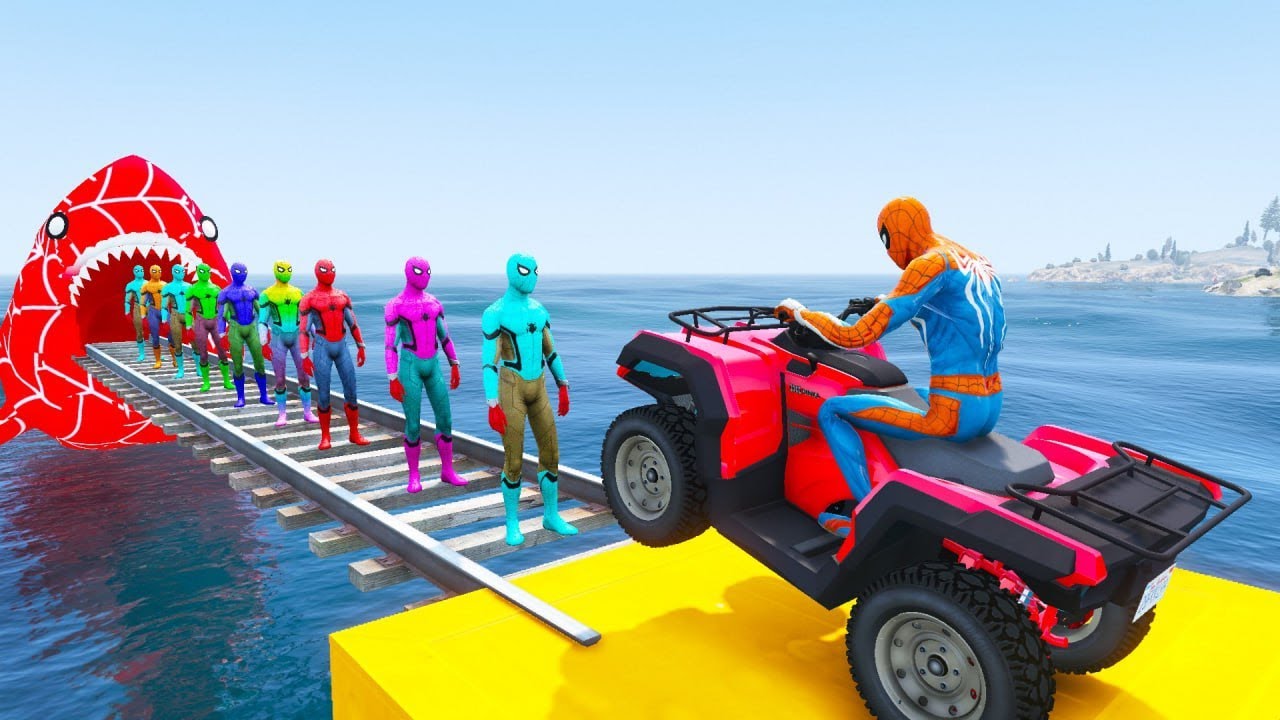 SPIDERMAN McQueen Friends CARS MEGA CITY Ramp ! SUPERHEROES HULK Fight Mack Truck SUPER Jump - GTA V