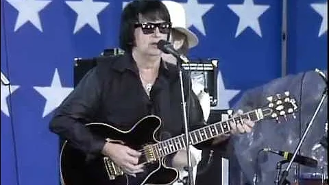 Roy Orbison - Oh, Pretty Woman (Live at Farm Aid 1985)