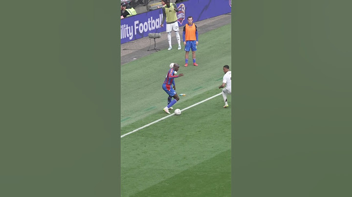 Jean Philippe Mateta doing a madness on the throw in line