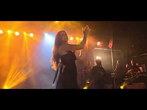 Ιουλία Καλλιμανη-Τιποτα τυχαίο