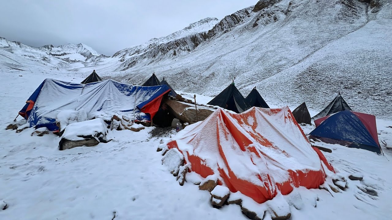 The Best Life in Nepal’s Himalayan Snowfall | A Shepherd’s Calm & Pure Village Story