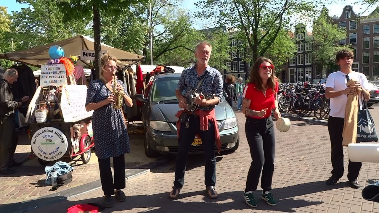 Jos Zandvliet van Stichting ACCU op de Noordermarkt Amsterdam