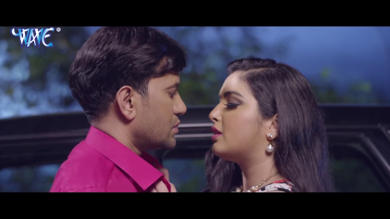 Dinesh Lal Nirahua & Aamrapali Dubey KISSING Scene | Superhit Film |  Nirhuaa Satal Rahe - YouTube