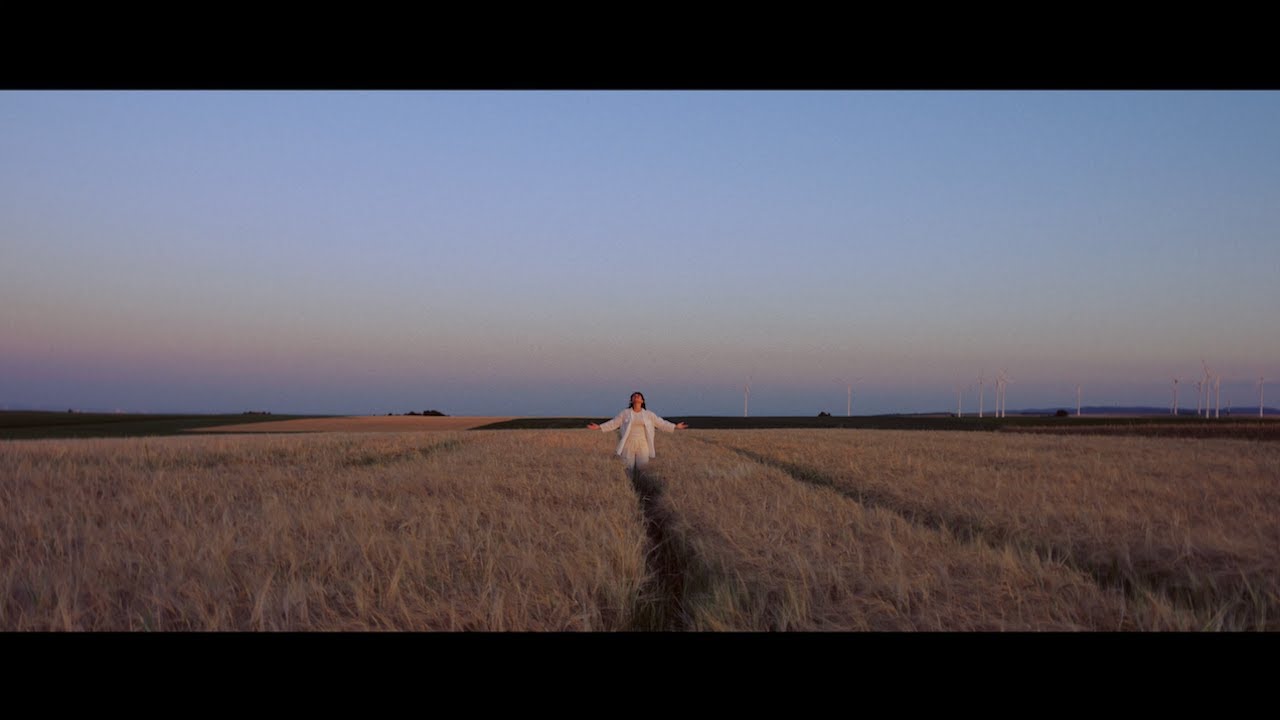 Guarda SOFYKA - Again Again (Official Lyric Video) su YouTube Guarda SOFYKA - Again Again (Official Lyric Video) su YouTube