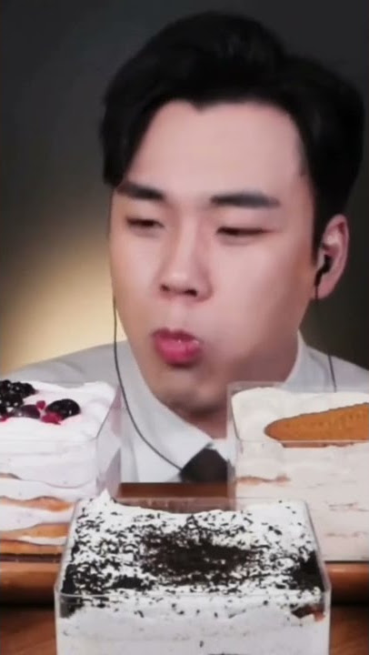 MUKSENG is eating #medovikcake 😋 |  #eatingasmr #shorts