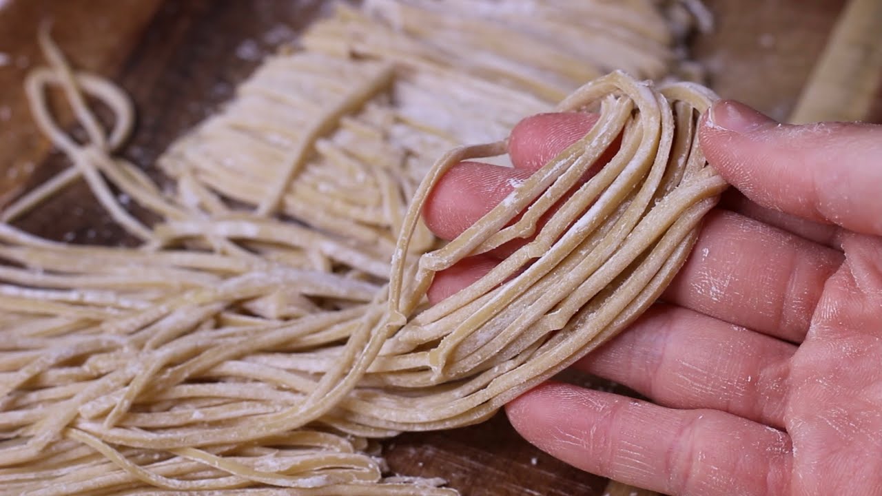 Cách làm Mì bằng tay - Handmade Noodle - Mì Tàu - Mì Ramen - Mì Ý - Dùng & Không dùng nước tro tàu