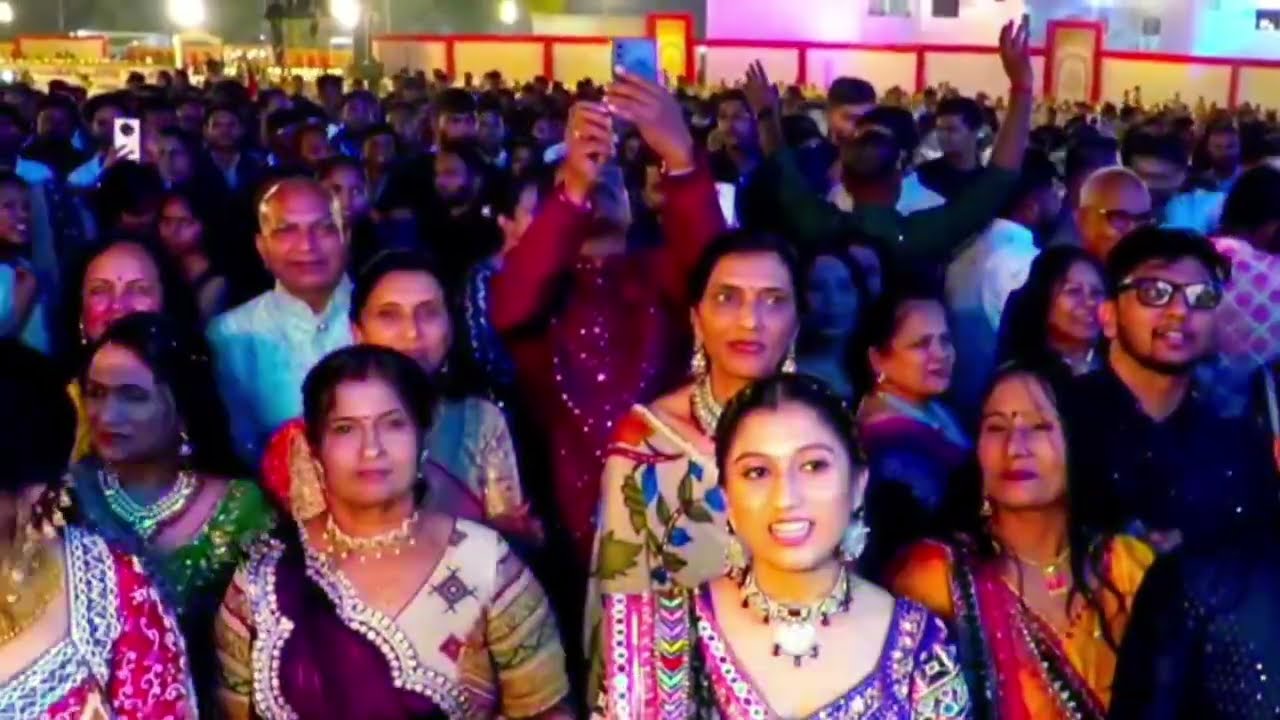 કિંજલ દવે ની ટીમલી મોજ 🤟#kinjal dve #viral video #trending 