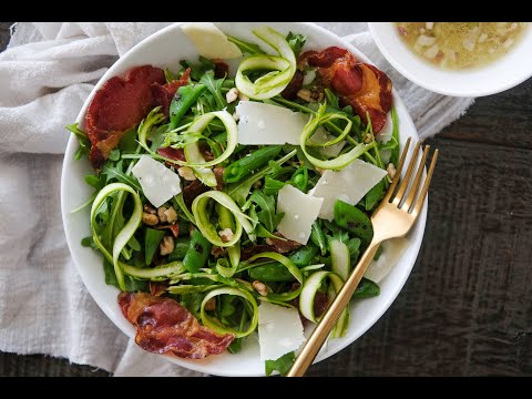 Video: Paano Gumawa Ng Isang Salad Na May Bacon, Arugula At Asparagus