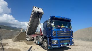 Trucks Are Unloading 5000 Tons Of Materials Onto The Barge S7e12  Jamaica 
