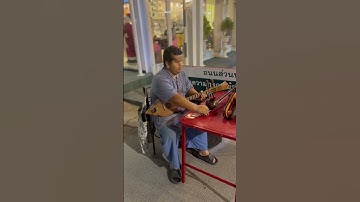 Blind Thai guy playing thai guitar - Night Bazaar / Night Market - Chiang Rai, Thailand! 🇹🇭🦋