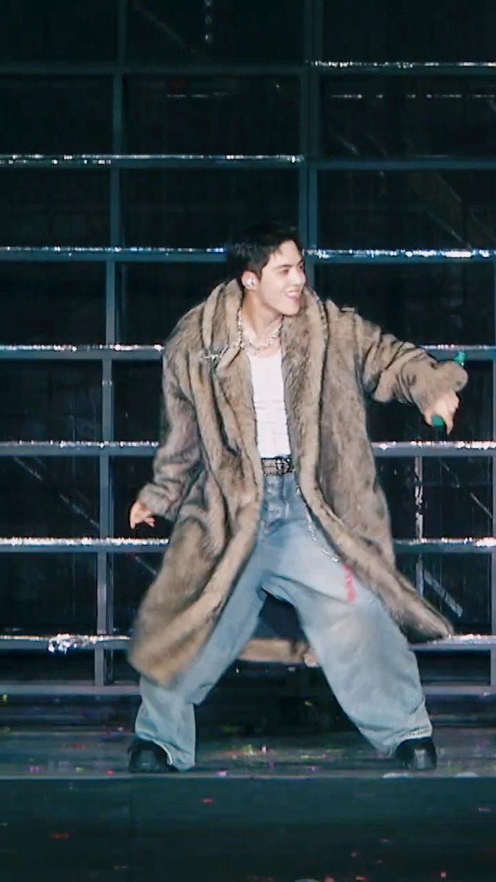 SEVENTEEN WORLD TOUR [NEW_] (S.COUPS FOCUS) - YouTube