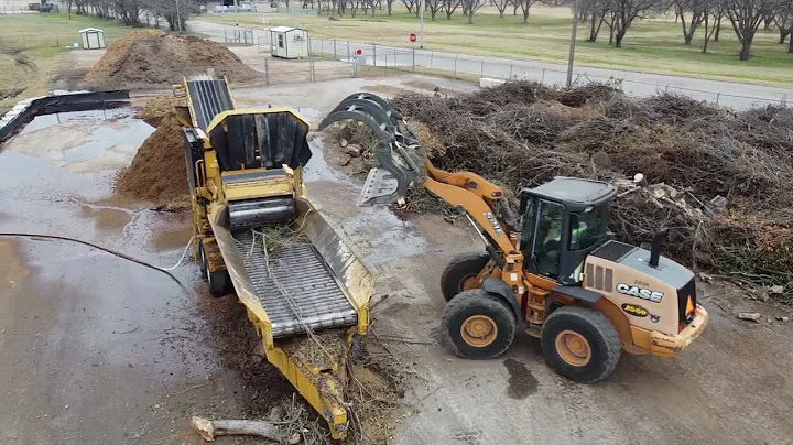 Vermeer HG 4000 being loaded