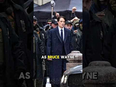 Video FIRST LOOK AT ROBERT PATTINSON AS BRUCE WAYNE IN THE BATMAN PART 2!