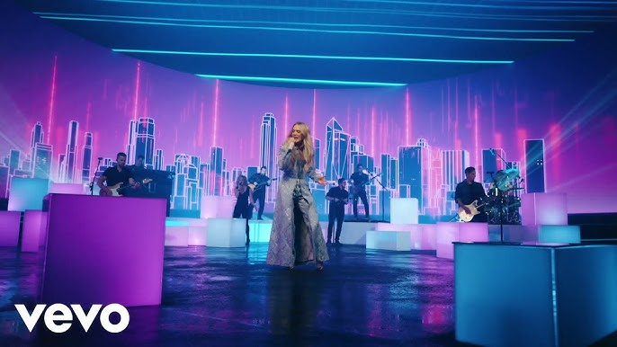 Carrie Underwood - Velvet Heartbreak (Live From Good Morning America) -  YouTube