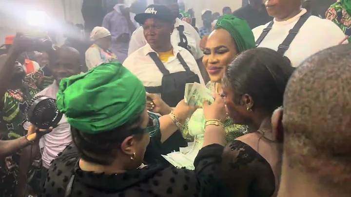 PASUMA ON STAGE  AT FAITHIA BALOGUN DADS BURIAL