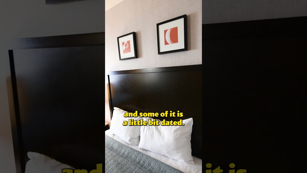 I Stayed in the Cheapest Room at Circus Circus Las Vegas! 