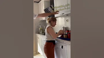 اینم یه کلیپ واسه ريزه ميزه ها 
