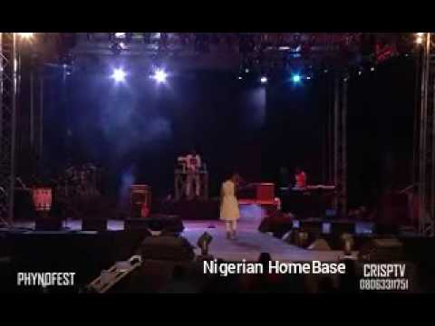 Flavour seduced and kiss Chidimma on Stage