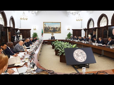 رئيس الجمهورية يترأس اجتماعا لمجلس الوزراء