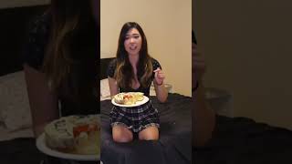 Extraemily Vs. Xqc Cake - The Elbow Of Death Wwe Edition