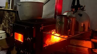 картинка: ✅Строим лесной шалаш. Уехали в лес. Ночевка в палатке зимой с печкой. Строим лесной дом. Фундамент.