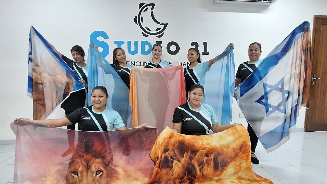 Un Corazón - 1000 Pedazos / Danza con Mantos