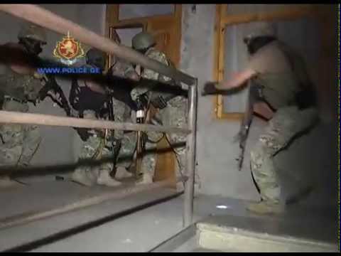 ოჯახში მოძალადის დაკავების კადრები, რომელმაც პოლიციელებს ცეცხლი გაუხსნა