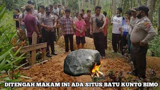 💋 DITENGAH  MAKAM INI ADA SEBUAH SITUS BATU KUNO BERNAMA KUNTO BIMO YANG SUDAH BERUSIA RIBUAN TAHUN