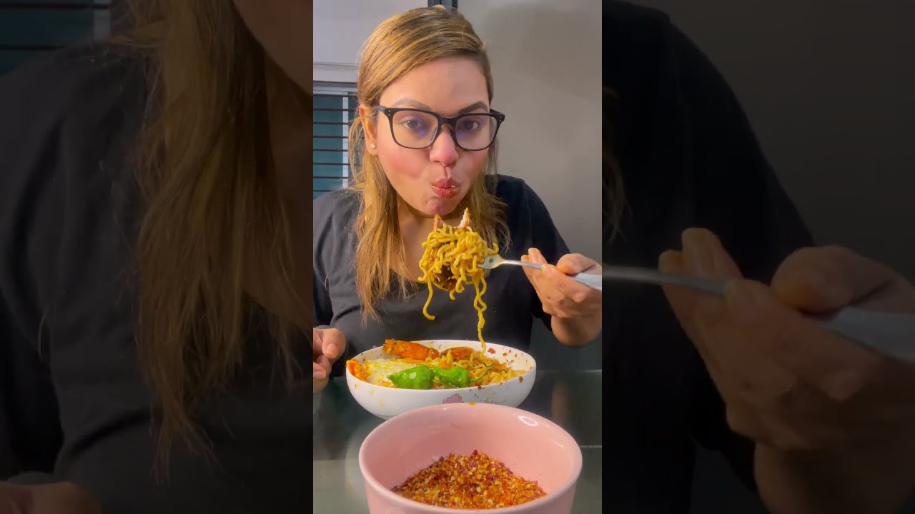 এতো রাতে নিজের ভিডিও দেখে যখন ঝাল ঝাল রামেন খেতে ইচ্ছে করে😋এতো মজার একটা খাবার উফ