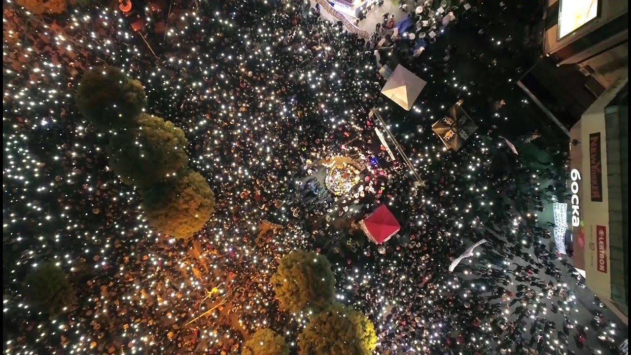 لقطات جوية: 40 ألف مصباح تكريماً لديفيد في بانيا لوكا