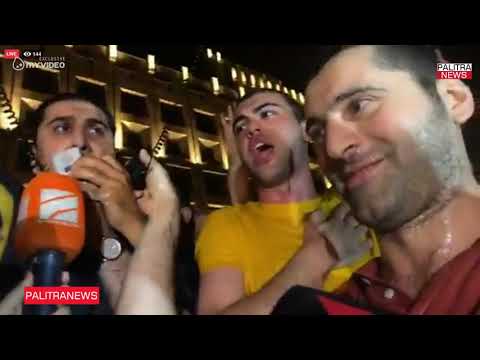 აქციის მონაწილეებმა კანცელარიასთან საქართველოს ჰიმნი იმღერეს