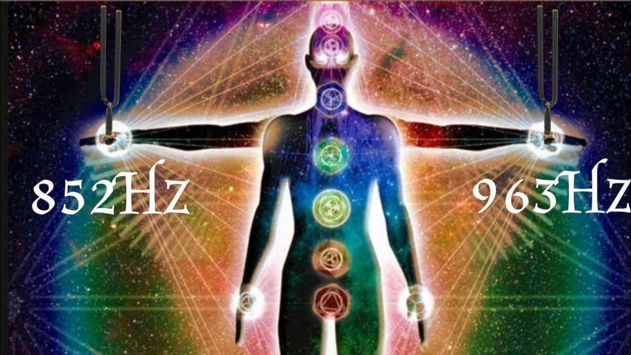 Human energy. электромагнитное поле человека. человек из энергии. бегающий человек. Human energy.