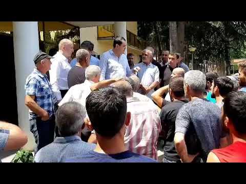 აქცია მარნეულის მერიასთან1