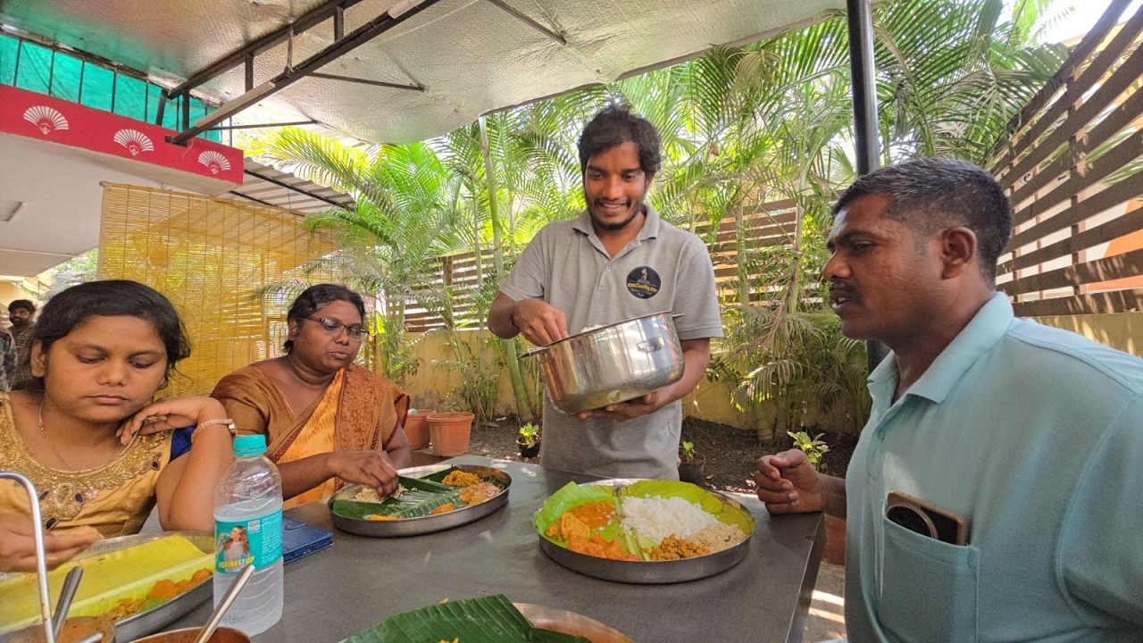 మచిలీపట్నం నుండి తిరిగి వస్తుండగా హోటల్లో భోజనం చేశాం ఇంత మంది తిన్నందుకు బిల్లు ఎంతయ్యిందంటే?