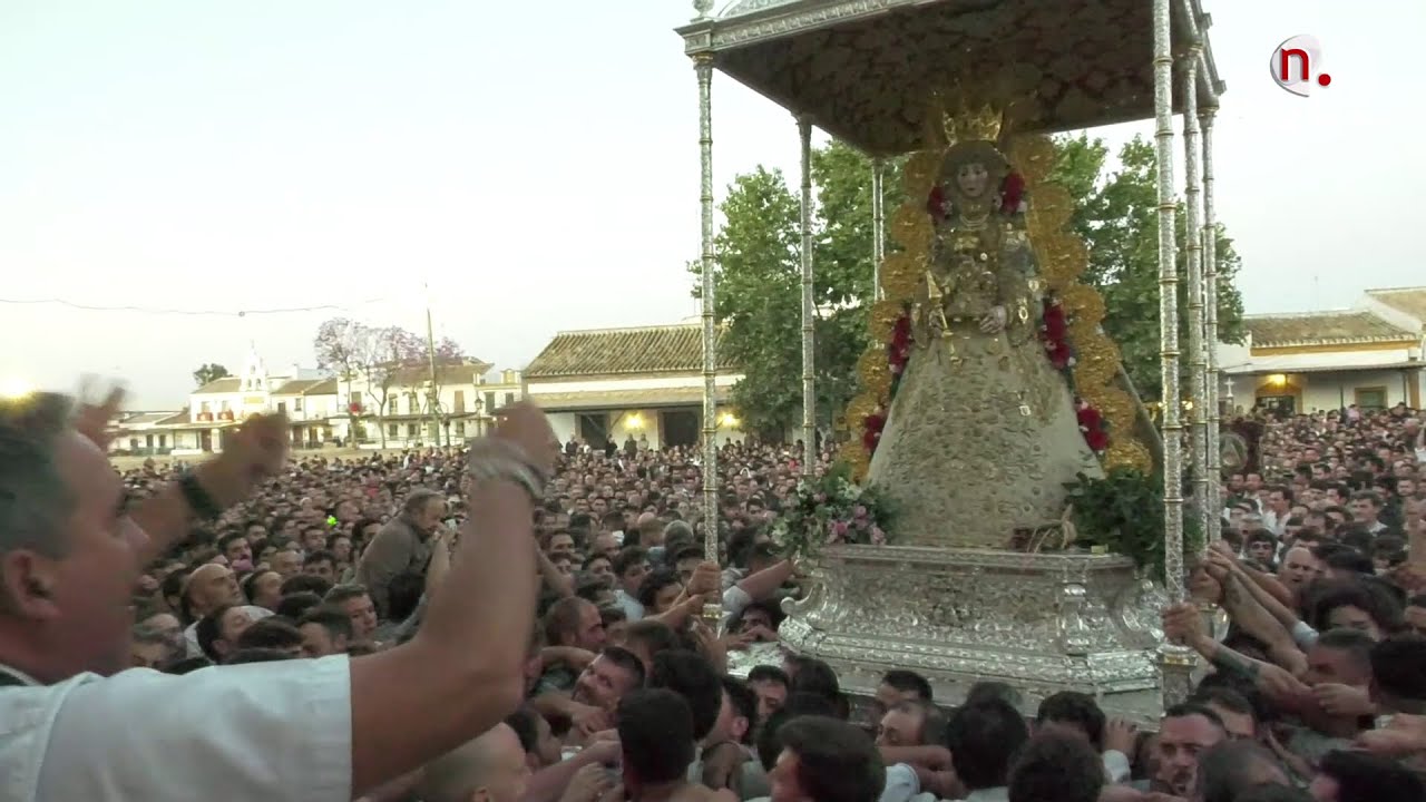 Rocio 2024: Salida Virgen del Rocío y paso por la Casa de Hermandad