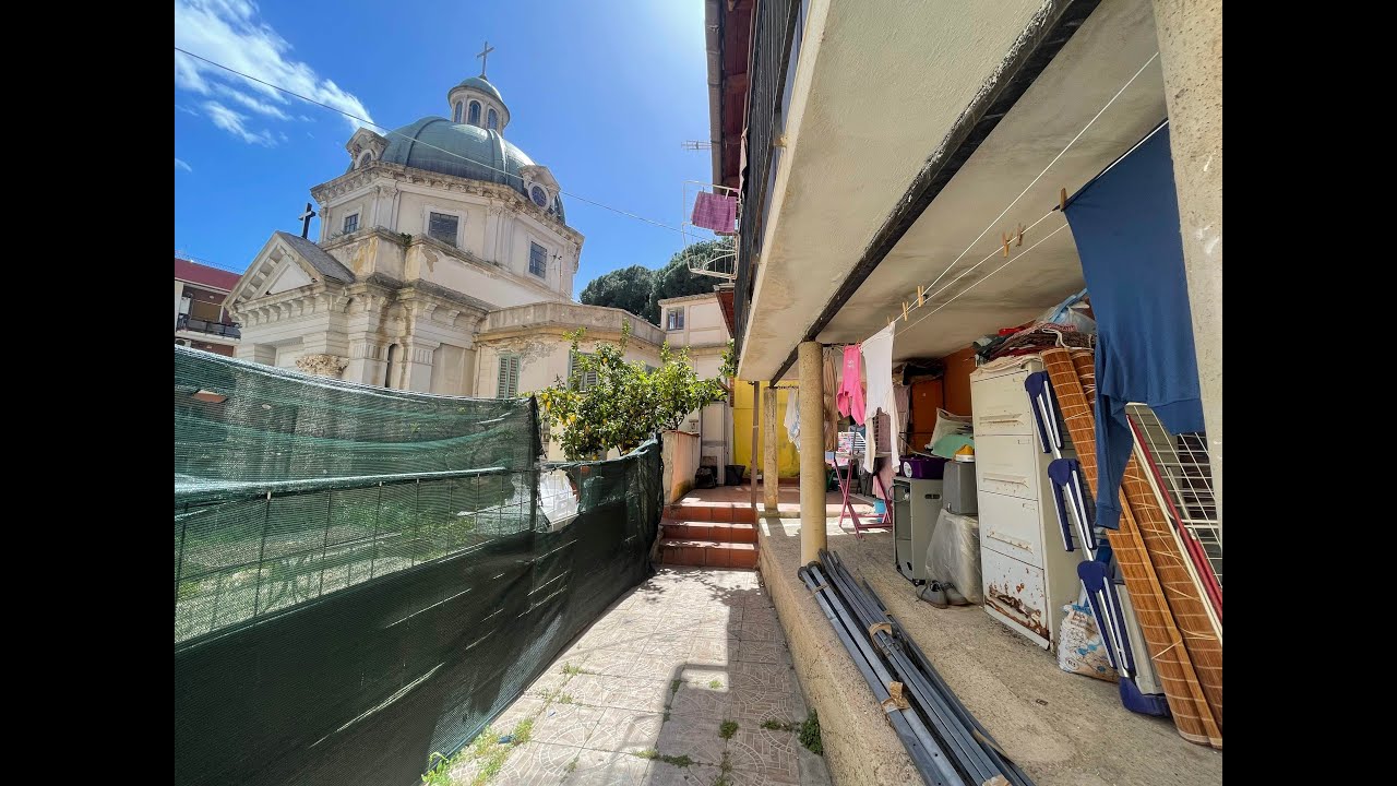 Circonvallazione, la chiesa assediata dalle baracche e il panorama sull'amianto