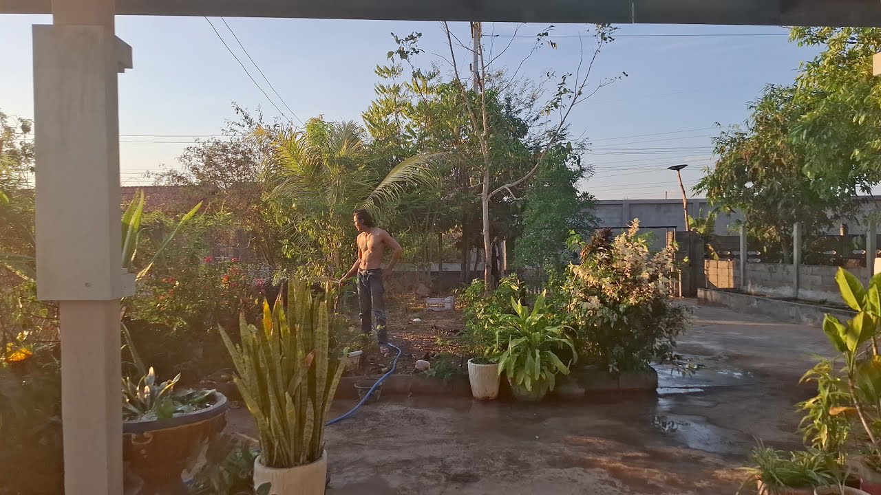 กาน่ากลับมาแล้วมาดูว่าได้อะไรมาฝากเมียบ้าง