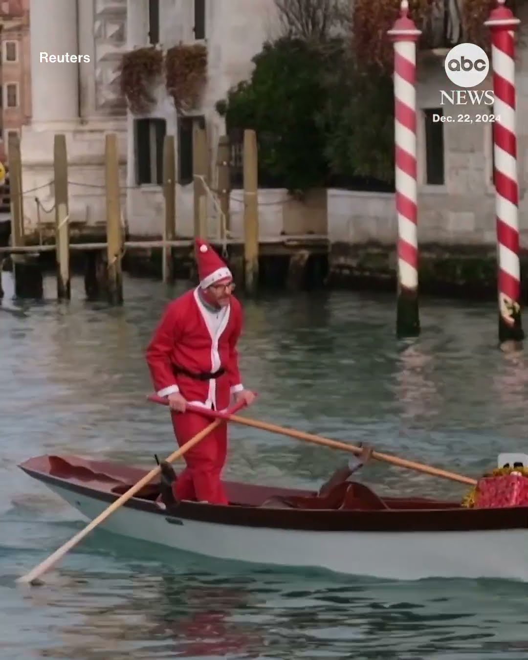 Santas swap sleighs for gondolas in Venice’s annual Christmas regatta